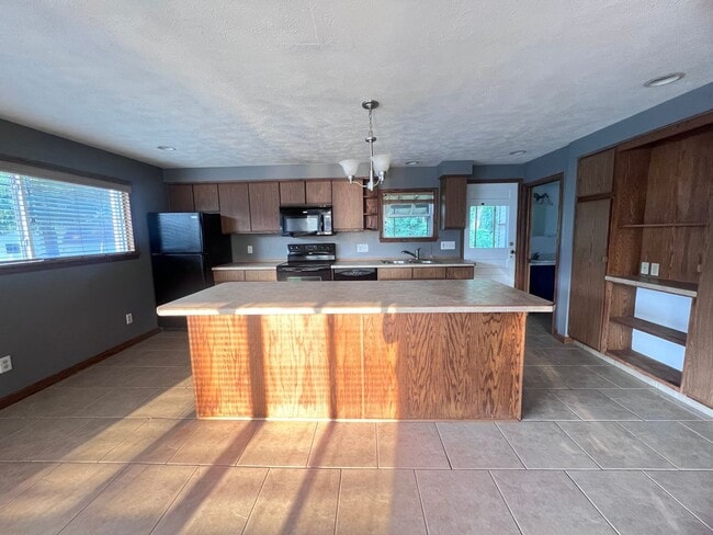 Building Photo - Adorable 2 bedroom home in the Silver Lake...