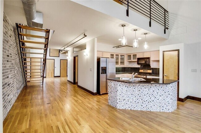 Building Photo - 411 Brazos St