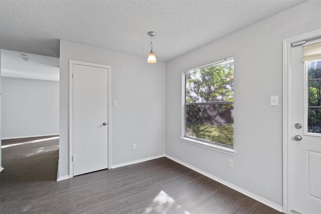 Building Photo - 8607 Dandelion Trail