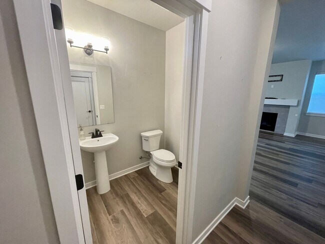 Building Photo - Spacious 3-bedroom and 2nd living room 2 1/2-full bath with New carpet, pad and LVT flooring