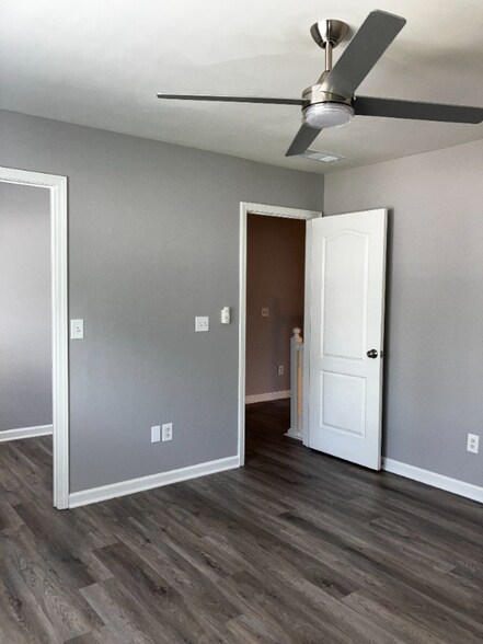 Building Photo - 25 Brookvalley Ct W