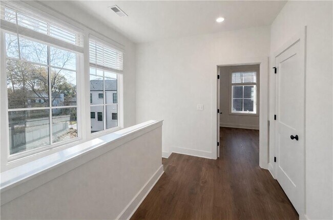 Building Photo - 2640 Mackintosh Ct