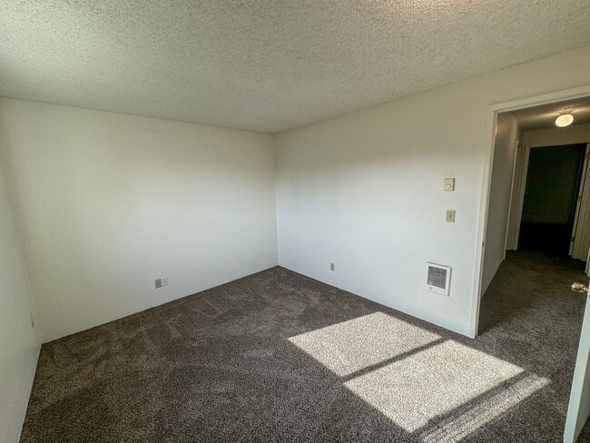 Building Photo - ANNETTE372-374