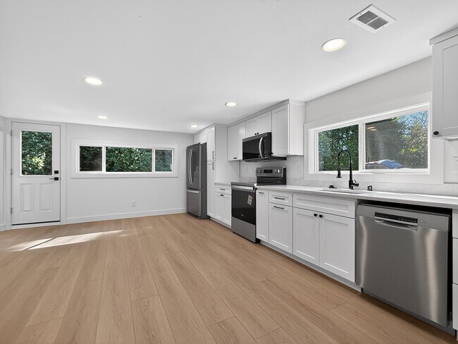 Building Photo - 13337 30th Ave NE