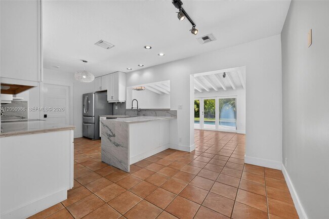 Building Photo - 12935 SW 81st Ave