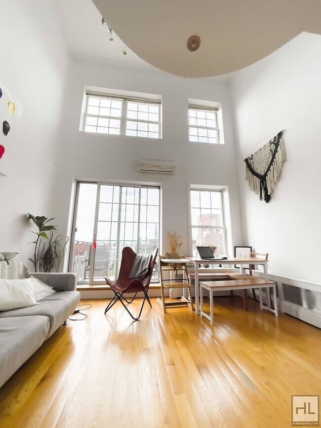 Building Photo - JAVA STREET / Greenpoint 2-Bed 2-Bath / Pe...