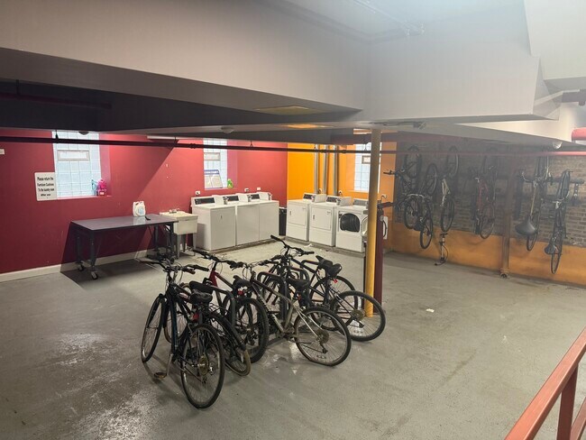 Building Photo - 838 E 53rd St