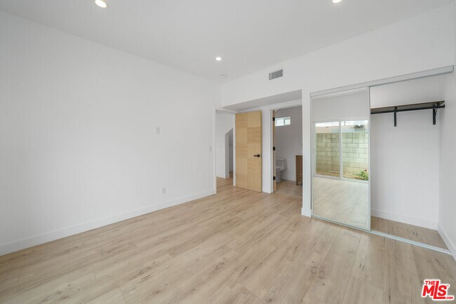 Building Photo - 6835 Yolanda Ave