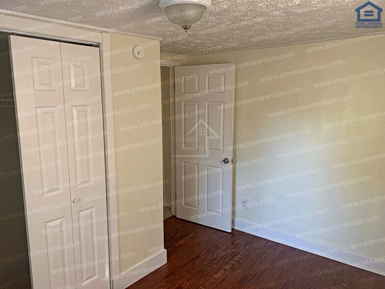 Building Photo - 3015 Sunset Ave