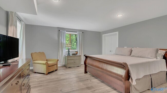 Building Photo - 511 Rainbow Dr