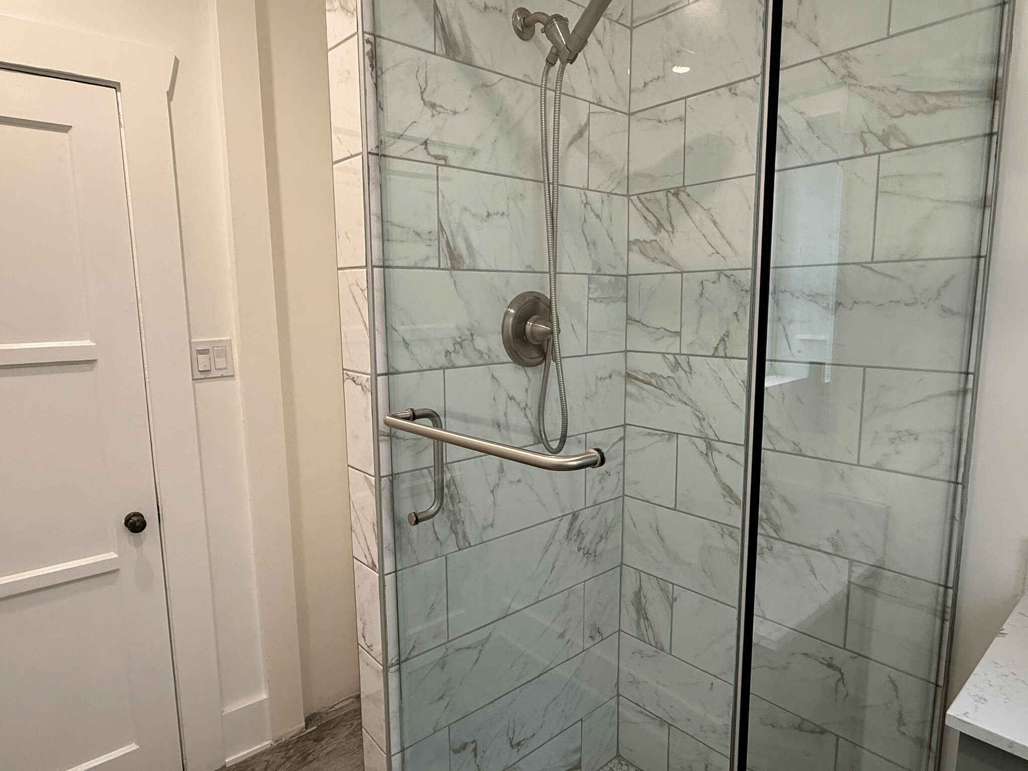 Walk-in Shower - 4228 Lockwood Ave
