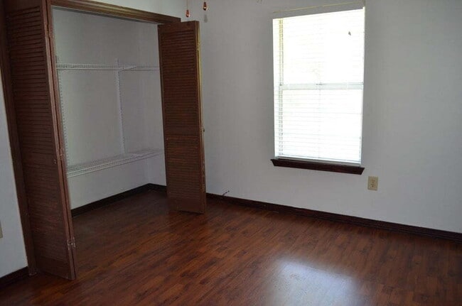 Building Photo - "Charming 3-Bedroom Home in Fort Walton Beach!"