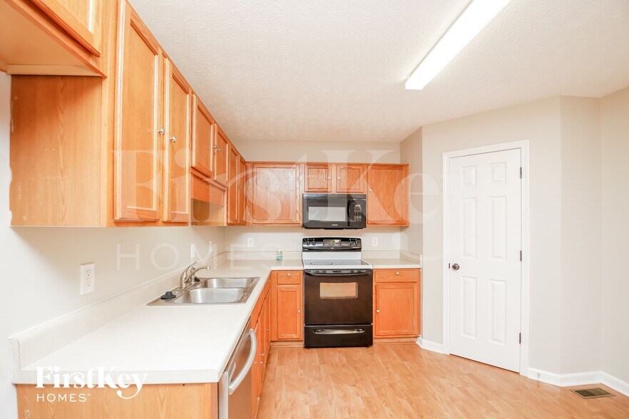 Building Photo - 385 Fairview Oak Pl