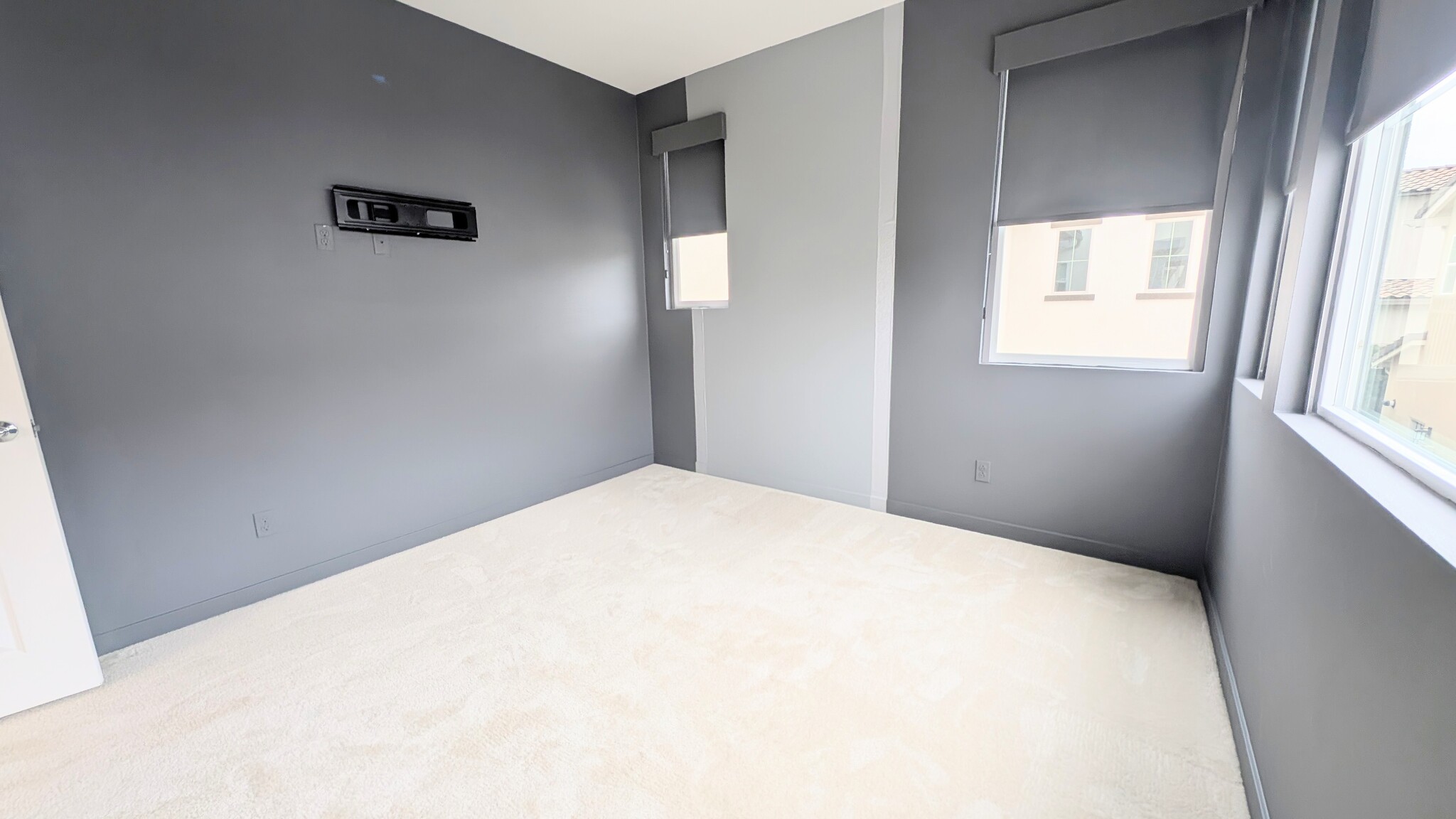 Building Photo - 450 Clubhouse Dr