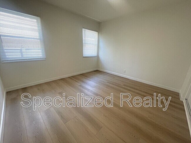 Building Photo - 500 Hill Dr