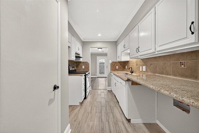 Building Photo - 14535 Misty Meadow Ln