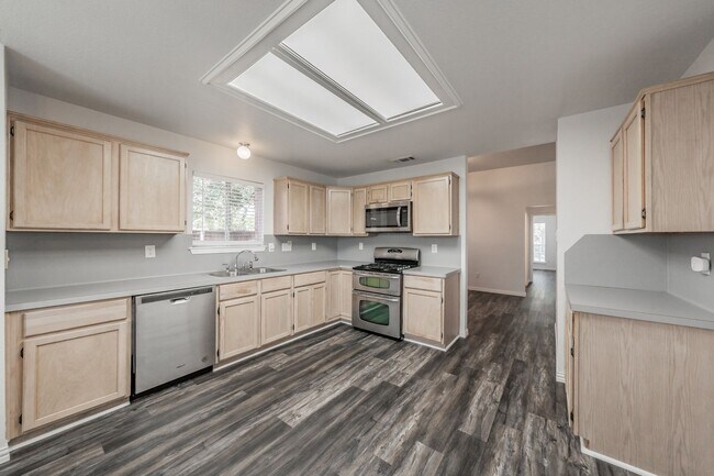 Building Photo - 1214 Hardisty Dr