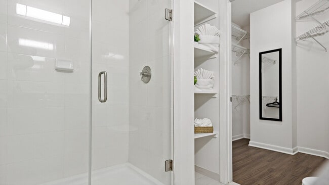 Building Photo - 1556 Spring Hill Rd