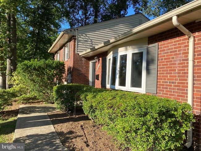 Building Photo - 3137 Creswell Dr