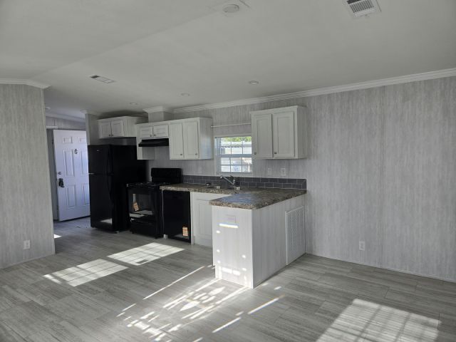 Building Photo - 4125 Park St N