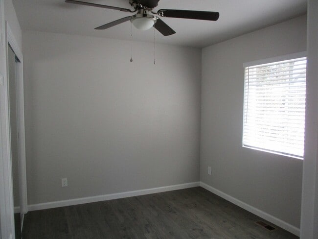 Building Photo - 1621 W Huning