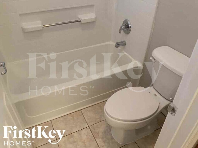 Building Photo - 3032 E Pinto Valley Rd