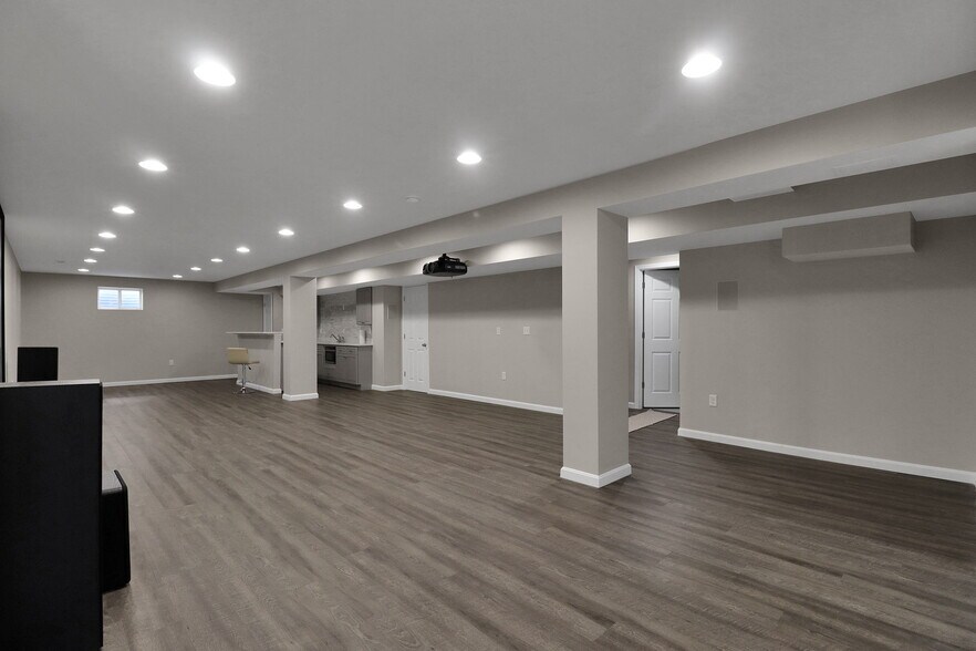 Building Photo - 6743 Palmetto Dr