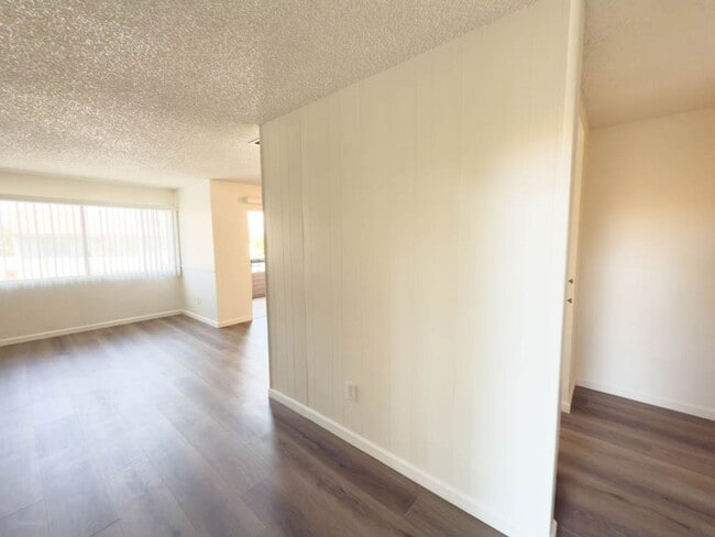 Building Photo - 2 BEDROOM 2 BATH CONDO IN GATED COMMUNITY ...