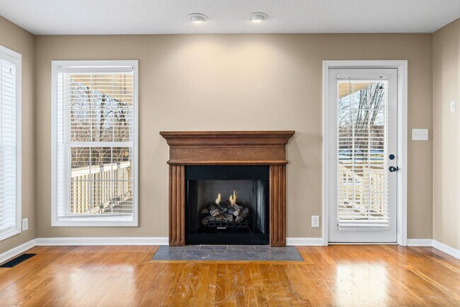 Building Photo - Pet Friendly Four Bedroom!