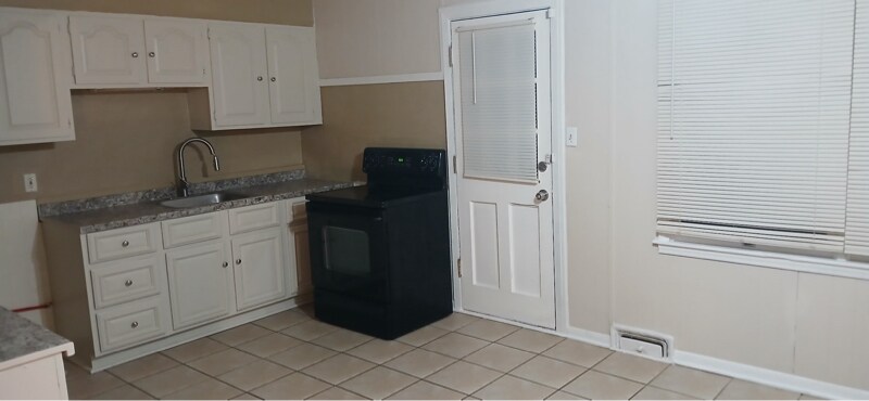 Building Photo - 11224 Oakland Ave