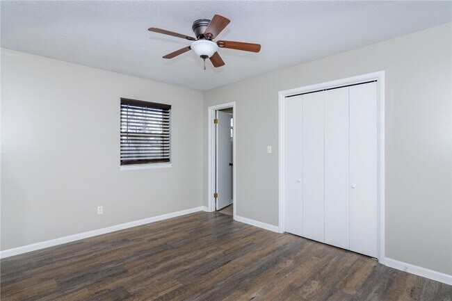 Building Photo - 1208 NE 3rd St