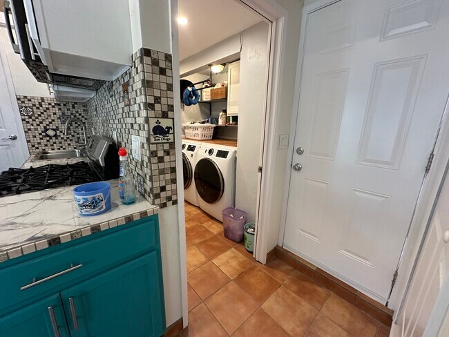 Building Photo - 3822 Polaris Dr