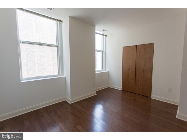Building Photo - 1600 Walnut St