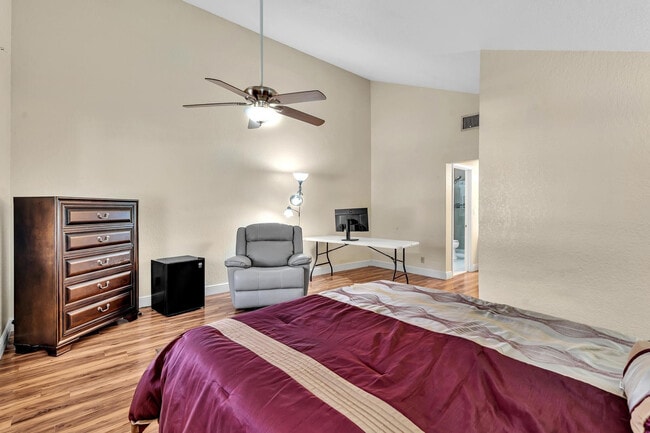 Building Photo - 10240 NW 33rd Pl