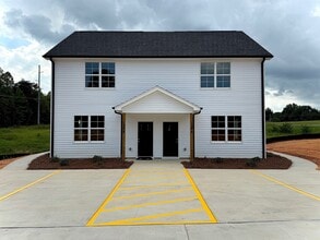 Building Photo - 138 Diver Dr