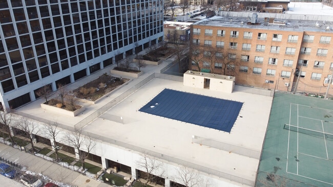 Building Photo - 4343 N Clarendon Ave