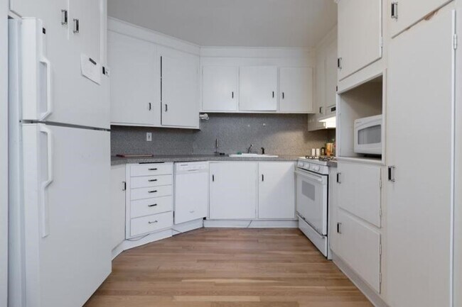 Building Photo - 290 Commonwealth Ave