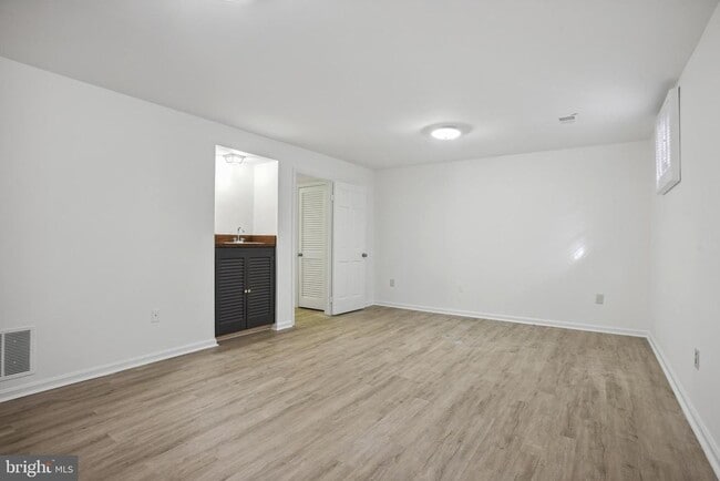 Building Photo - 6815 Melrose Dr