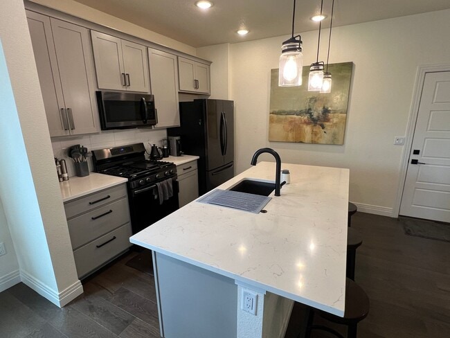 Building Photo - Students Welcome! 2 Story townhome in Registry Ridge---furnished option available