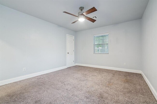 Building Photo - 4705 N Miller Ave