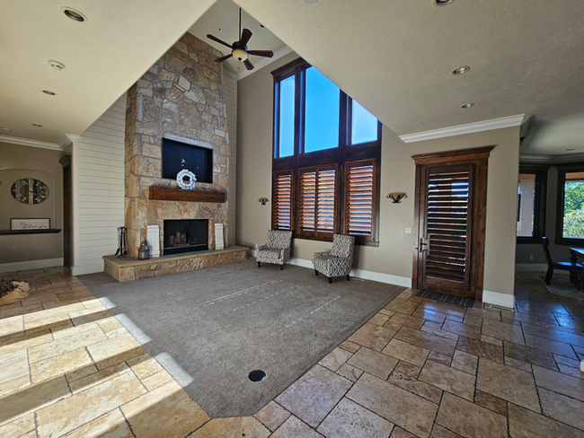 Building Photo - 738 Deer Hollow Rd