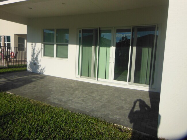 Building Photo - 5401 Pecan Dr