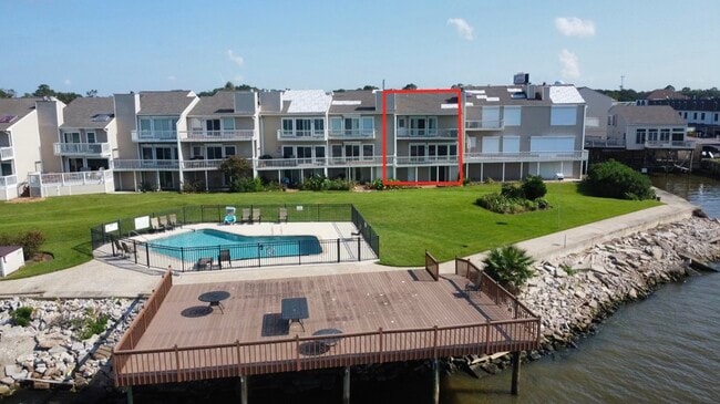 Building Photo - 10 Mariner Village Dr