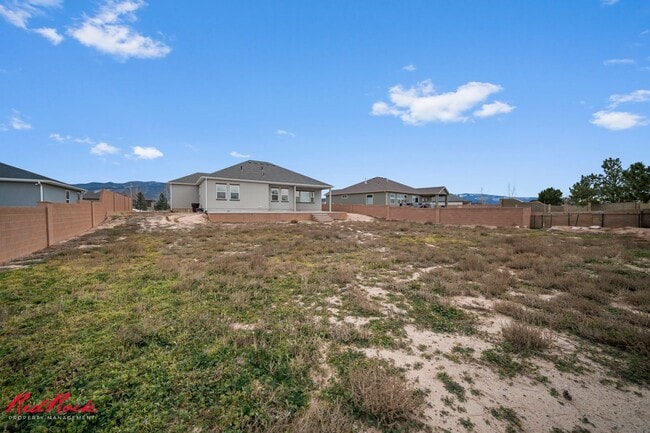 Building Photo - Beautiful and Modern 5 Bedroom Home in Cedar City!