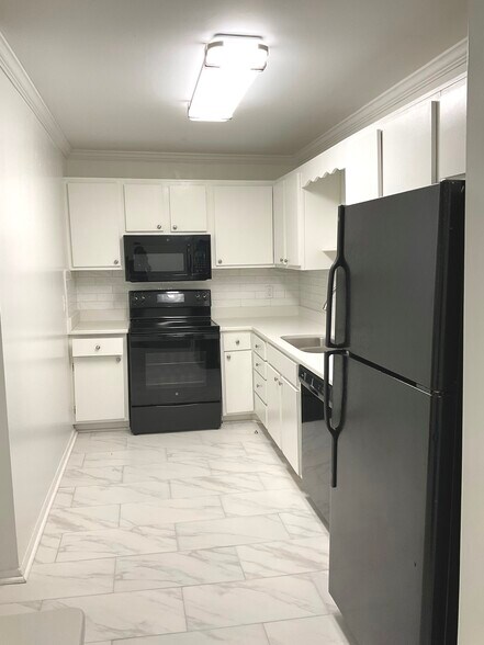 Kitchen - 1001 Woodland Vlg