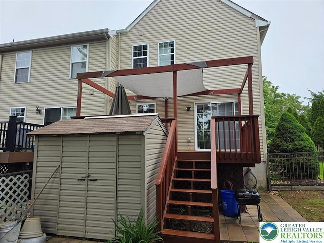 Building Photo - 965 Ramblewood Ln