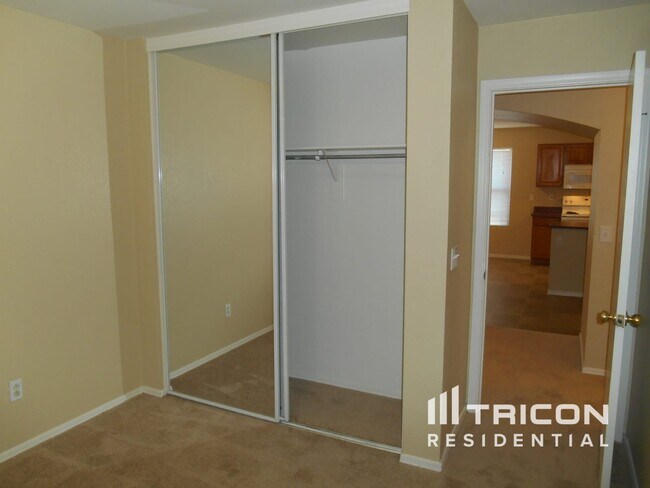 Building Photo - 106 S Valle Verde