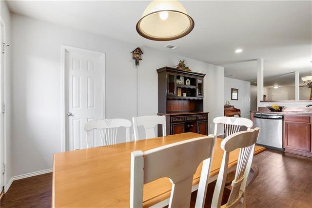 Building Photo - 807 Windflower Dr