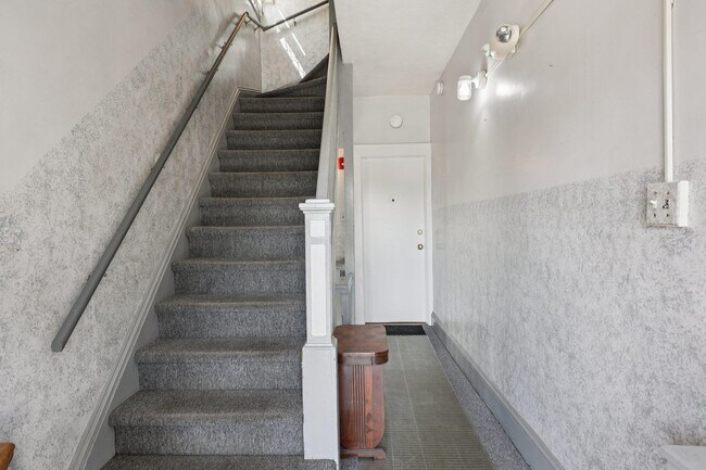 Building Photo - 153 Banta Ave