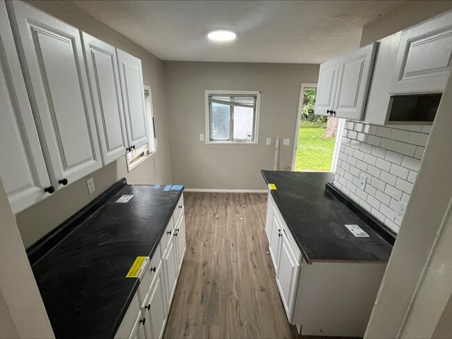 Building Photo - 1076 S Ashburton Rd